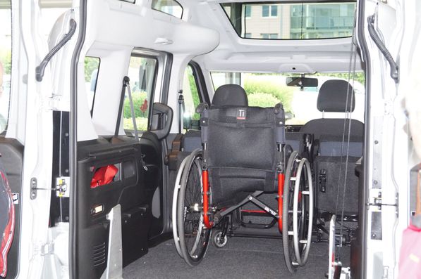 Rollstuhl-im-Auto